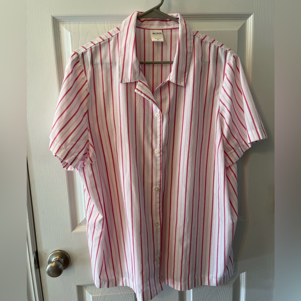 Blair XL White w/Pink Stripe Short Sleeve Button Down Blouse